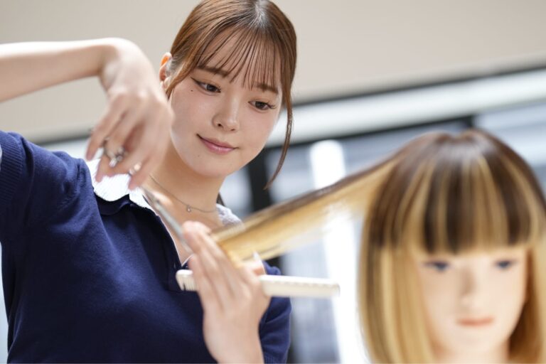 TikTokの美容動画で「いいね」が集まる裏側